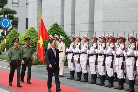 Chủ tịch nước Võ Văn Thưởng đến thăm, chúc Tết Công an Thành phố Hồ Chí Minh. (Ảnh: Thống Nhất/TTXVN)