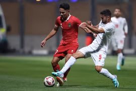 Iran chơi với 10 người ở cuối hiệp 1 nhưng vẫn lấn lướt Indonesia. (Nguồn: PSSI)