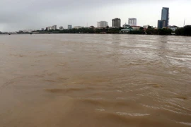 Nước lũ trên sông Hương vẫn ở trên mức báo động 3 gây ngập trên diện rộng, hồi cuối tháng 11/2023. (Ảnh: Đỗ Trưởng/TTXVN)