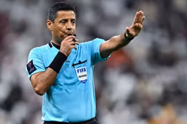 Trọng tài Faghani Alireza bắt chính trận Việt Nam-Indonesia tại Mỹ Đình. (Nguồn: AP)