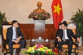 Phó Thủ tướng Bộ trưởng Ngoại giao Phạm Bình Minh tiếp Thứ trưởng Ngoại giao Cộng hòa Venezuela Felix Plasencia, sang thăm và làm việc tại Việt Nam. (Ảnh: Nguyễn Khang/TTXVN) 