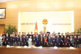 Phó Chủ tịch Quốc hội Tòng Thị Phóng với các đại biểu. (Ảnh: Phương Hoa/TTXVN)