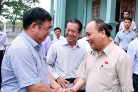 Thủ tướng Nguyễn Xuân Phúc và Đoàn đại biểu Quốc hội thành phố Hải Phòng tiếp xúc cử tri huyện Vĩnh Bảo, thành phố Hải Phòng, chuẩn bị cho Kỳ họp thứ hai, Quốc hội khóa XIV. (Ảnh: Thống Nhất/TTXVN) 