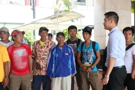 Các ngư dân được phía Indonesia trao trả. (Ảnh: Đỗ Quyên-Trần Chiến/Vietnam+)