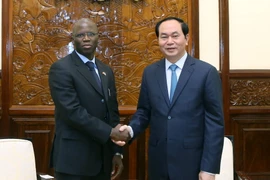 Chủ tịch nước Trần Đại Quang tiếp ông Ousmane Dione, Giám đốc Quốc gia Ngân hàng Thế giới (WB) tại Việt Nam. (Ảnh: Nhan Sáng/TTXVN) 