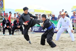 Vận động viên Vũ Văn Kiên thắng vận động viên Jacizen Abad trong trận chung kết đối kháng hạng cân 55 kg nam. (Ảnh: Quốc Khánh/TTXVN)