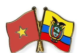 (Nguồn: Crossed Flag Pins)