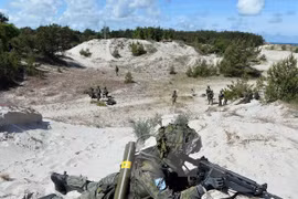 Binh sỹ NATO tham gia tập trận trên biển Baltic. (Nguồn: AFP/TTXVN)