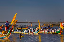 Đua thuyền tại Lễ hội Nước. (Nguồn: Mekong Tourism)