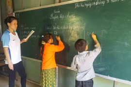 Một tiết học của học sinh phân trường Phia Cò. (Ảnh: Quân Trang/TTXVN)