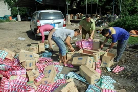 Tiêu hủy hàng giả. (Ảnh minh họa. Nguồn: TTXVN)