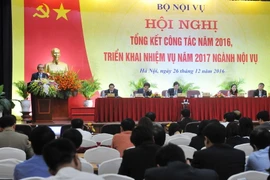 Phó Thủ tướng Thường trực Chính phủ Trương Hòa Bình đến dự và phát biểu chỉ đạo tại Hội nghị tổng kết công tác năm 2016, triển khai nhiệm vụ năm 2017 ngành nội vụ. (Ảnh: Nguyễn Khang/TTXVN)