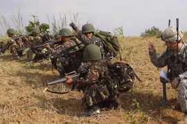 Binh sỹ Mỹ và Philippines tham gia cuộc tập trận Balikatan. (Nguồn: Business Insider)