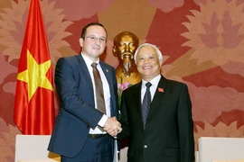 Phó Chủ tịch Quốc hội Uông Chu Lưu tiếp Đoàn Ủy ban Pháp luật, Quy chế và Quyền miễn trừ Hạ viện Romania do nghị sỹ Daniel Barbulescu làm trưởng đoàn. (Ảnh: Nguyễn Dân/TTXVN)