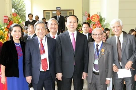 Chủ tịch nước Trần Đại Quang với các đại biểu tham dự buổi lễ. (Ảnh: Nhan Sáng/TTXVN)