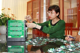 Bà Đỗ Ngọc Thanh Phương, Chi cục trưởng Chi cục tiêu chuẩn-đo lường và chất lượng (thuộc Sở Khoa học và Công nghiệp Đồng Nai được trao Giải thưởng Phụ nữ Việt Nam năm 2016. (Nguồn: Báo Đồng Nai)