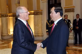 Chủ tịch nước Trần Đại Quang gặp Tổng thống Cộng hòa Peru Pedro Paplo Kuczynsky. (Ảnh: Nhan Sáng/TTXVN)