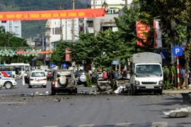 Hiện trường vụ cháy nổ xe. (Ảnh: Lê Trung Nguyên/TTXVN)