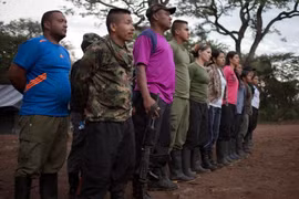 Các tay súng FARC tại một căn cứ ở Conejo, La Guajira, Colombia ngày 6/12. (Nguồn: EPA/TTXVN)
