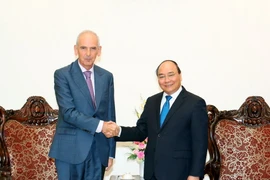 Thủ tướng Nguyễn Xuân Phúc tiếp ông Slobodan Marinkovic, Đại sứ Đặc mệnh toàn quyền Serbia thường trú tại Indonesia kiêm nhiệm Việt Nam đến chào xã giao. (Ảnh: Thống Nhất/TTXVN)