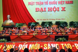 Các đại biểu hiệp thương thông qua Đề án nhân sự Ủy ban Trung ương Mặt trận Tổ quốc Việt Nam khóa X. (Ảnh: TTXVN)