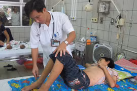 Cứu sống bé trai bị nhiễm trùng huyết nặng do vết xước ngoài da 
