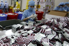 Tiêu hủy thực phẩm chức năng nhập khẩu không đạt chất lượng