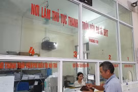 Người bệnh làm thủ tục thanh toán chi phí khám chữa bệnh bảo hiểm y tế. (Ảnh: Thuỳ Giang/Vietnam+)