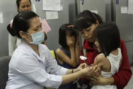 Bộ Y tế yêu cầu tăng thêm giờ tiêm chủng để không xảy ùn tắc