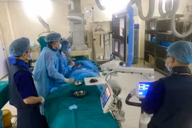 Triển khai một kỹ thuật mới tại Bệnh viện K. (Ảnh: PV/Vietnam+)
