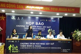 Các đại biểu trả lời tại cuộc họp báo. (Ảnh: PV/Vietnam+)