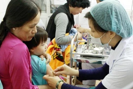 Hà Nội tổ chức 2 đợt tiêm chủng cho trẻ em trong vòng 30 ngày