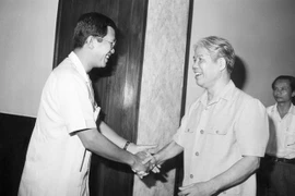 Nguyên Tổng Bí thư Đỗ Mười (phải). (Ảnh:TTXVN)