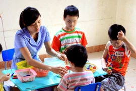 Trẻ tự kỷ không phải do cách nuôi dưỡng của bố mẹ 