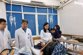 Kiểm tra công tác cấp cứu, chúc Tết bệnh nhân đêm Giao thừa