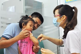 Tỷ lệ tiêm vét vắcxin sởi trên toàn quốc đạt mức 85%