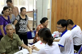 Xây dựng phong cách phục vụ của cán bộ y tế theo "15 chữ vàng" 