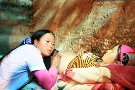 Nhọc nhằn "bà đỡ" của những thôn bản nơi địa đầu Tổ quốc