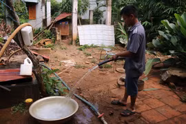 Sử dụng nước sạch trong xây dựng nông thôn mới. (Ảnh: TTXVN)