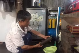 Thiếu nước sạch khiến người dân phải đối mặt với nhiều khó khăn như. (Ảnh: Hoàng Nhị/TTXVN)