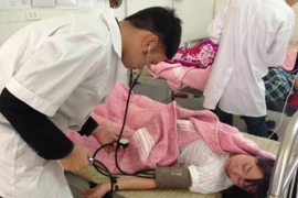 Hơn 100 công nhân bị ngộ độc thực phẩm tại Hà Nội 