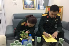 Anh Võ Thanh Hải và chị Trần Thị Thu Hiền viết đăng ký hiến tạng.