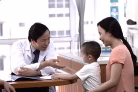 [Mega Story] Người bác sỹ đưa những trẻ ‘mộng mơ' về thực tại 