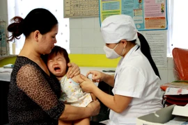 “Tung” đội chống sốc lưu động để hạn chế rủi ro trong tiêm chủng 