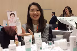 Beautiqlo giới thiệu các dòng sản phẩm chăm sóc sắc đẹp với ưu thế tự nhiên. (Ảnh: VPV/Vietnam+)
