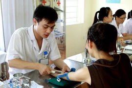Đối mặt với nguy cơ HIV/AIDS bùng phát mạnh trong cộng đồng 