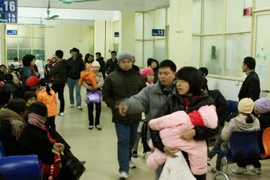 Một khu vực khám chữa bệnh ở bệnh viện Nhi Trung ương. (Nguồn: TTXVN)