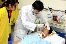 Sắp mất mạng vì chữa thoái hóa đốt sống cổ ở nhà thầy lang