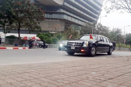 [Photo] Đoàn xe đưa Tổng thống Mỹ Donald Trump ra sân bay Nội Bài