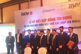 Quang cảnh buổi lễ ký kết. (Ảnh: PV/vietnam+)